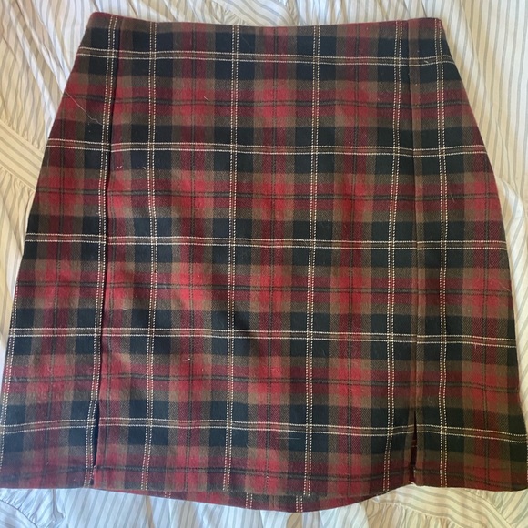 Brandy Melville plaid skirt - Picture 1 of 3